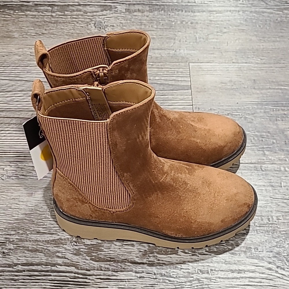 Art Class NWT Cognac Laurel Chelsea Boots Size 1